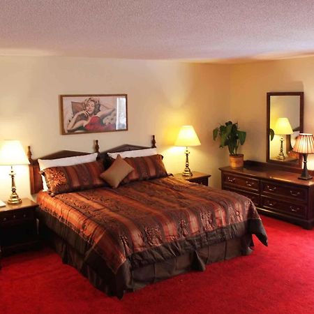 Iron Road Inn Elkins Bagian luar foto