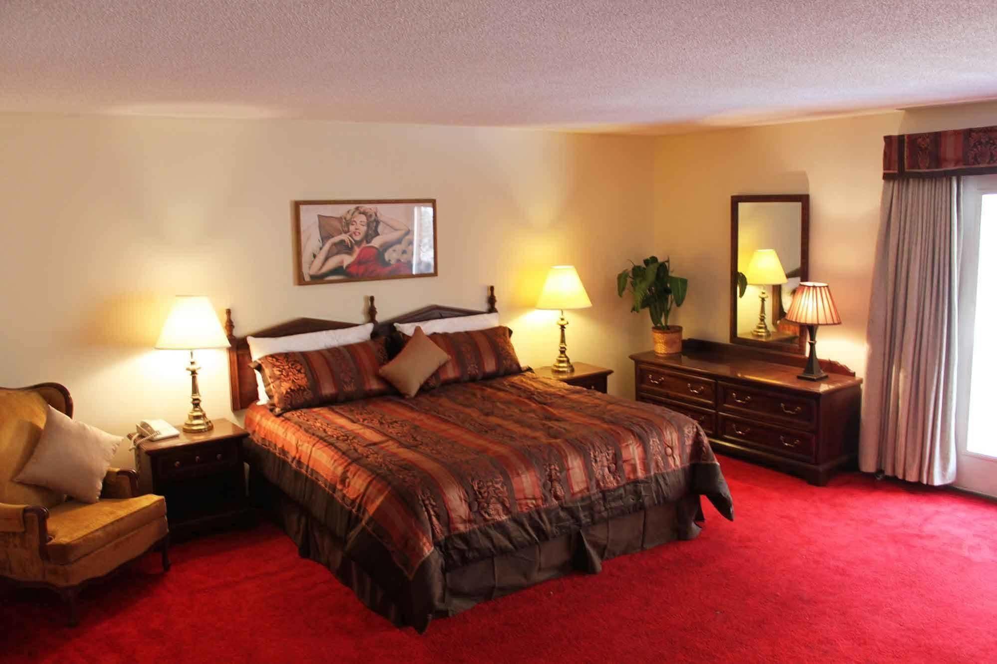 Iron Road Inn Elkins Bagian luar foto